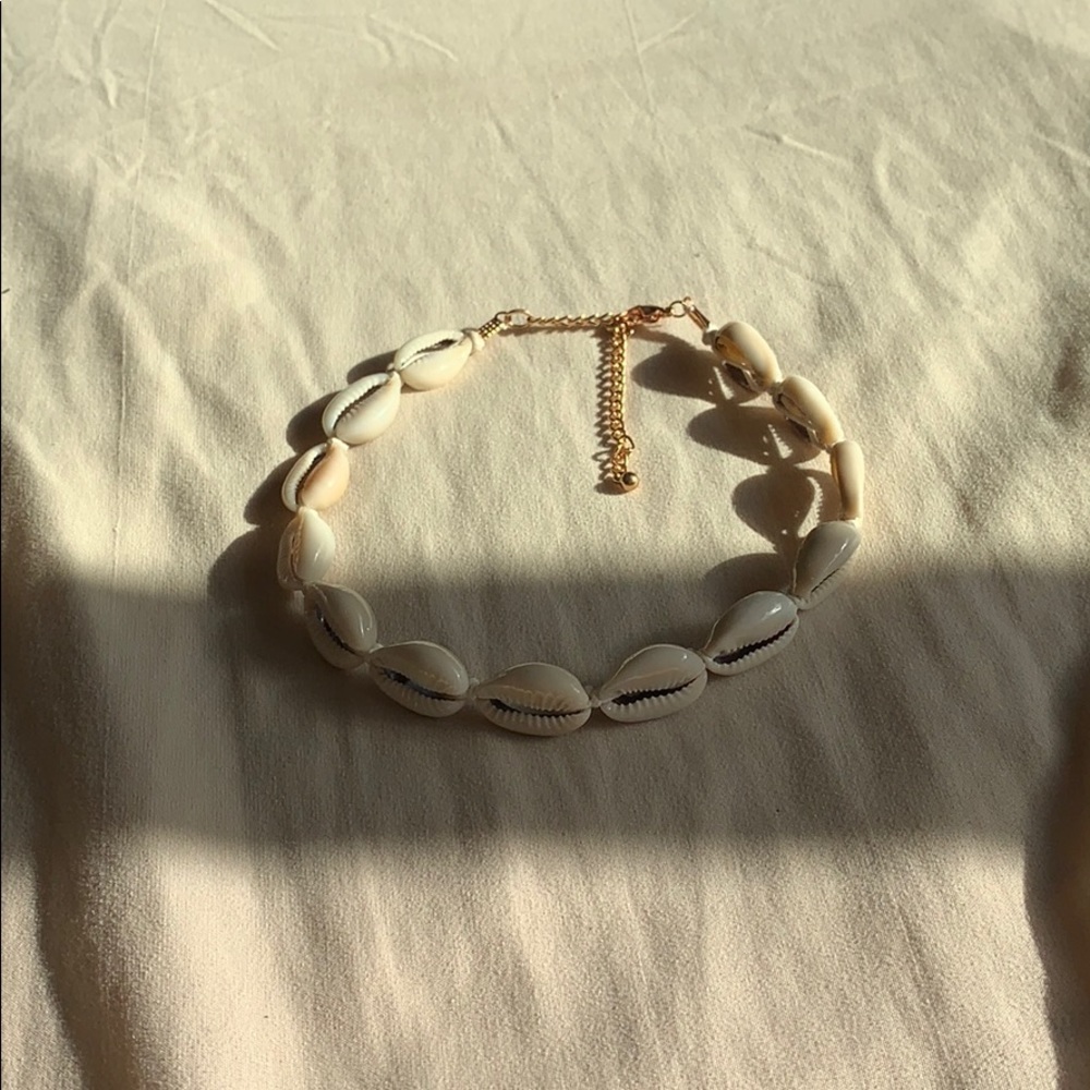 shell choker necklace!